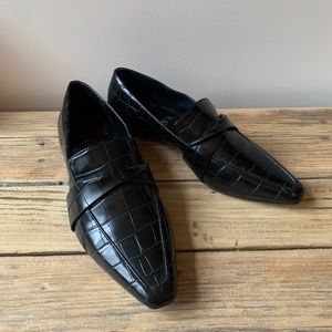 Black Crocodile Print Loafers size 6.5